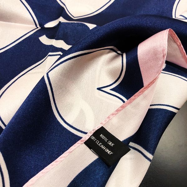 Silk Scarves Fashion 2023 New Luxury Fabric Scarves Spring Party Birthday Gift Scarves Womens Love Five Colors Brand Designer Scarf Wholesale L8Z7
Silk Scarves Fashion 2023 New Luxury Fabric Scarves Spring Party Birthday Gift Scarves Womens Love Five Colors Brand Designer Scarf Wholesale L8Z7