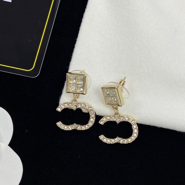classic c earing designer jewelry for lady women ccity stud holiday party earring woman wedding engagement fashion gold earrings high-qualit, Golden;silver
classic c earing designer jewelry for lady women ccity stud holiday party earring woman wedding engagement fashion gold earrings high-qualit, Golden;silver