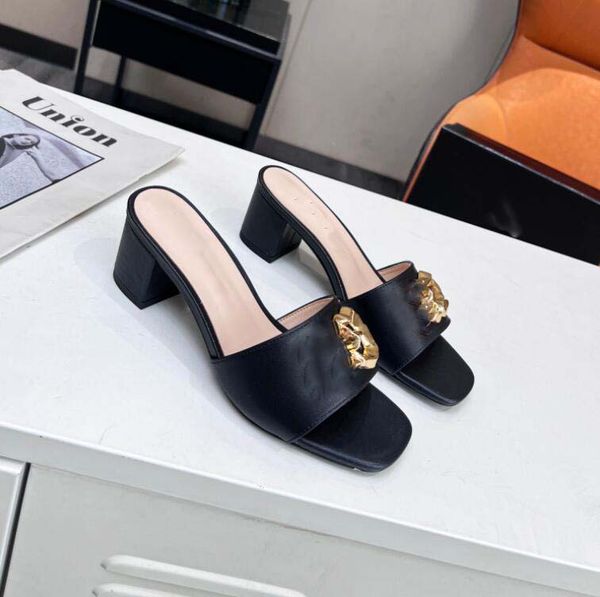 2024 womens fashion slippers embroidered canvas designer slides slip on slipper girls 55mm slipper covered platform sandals size 35-43, Black
2024 womens fashion slippers embroidered canvas designer slides slip on slipper girls 55mm slipper covered platform sandals size 35-43, Black