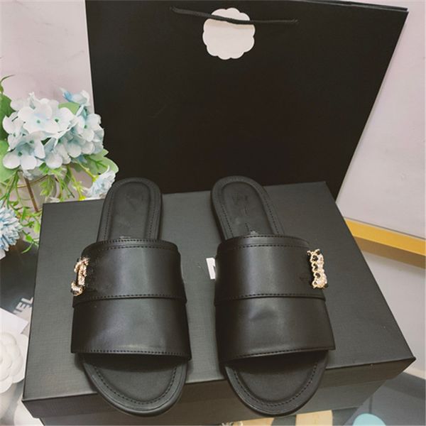 2023 summer new ladies slippers flat bottom sandals fashion versatile internet red beach outwear ins women's shoes, Black
2023 summer new ladies slippers flat bottom sandals fashion versatile internet red beach outwear ins women's shoes, Black