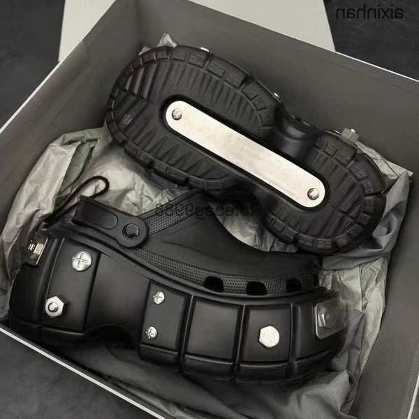 2022 women men fashion triple s flip flops hardcroc slippers beach pool slides sandals sports punk style rubber rivet slide casual foam, Black
2022 women men fashion triple s flip flops hardcroc slippers beach pool slides sandals sports punk style rubber rivet slide casual foam, Black