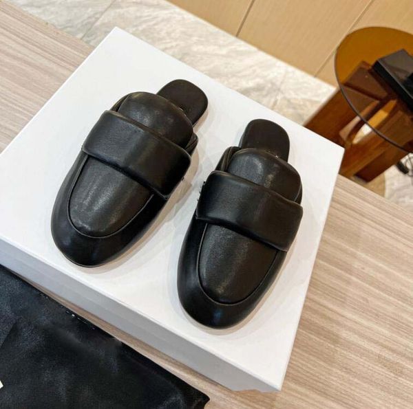 2024 designer woman slippers men slipper gear bottoms flip flops women luxury sandals fashion causal flip flop size 35-41 with box, Black
2024 designer woman slippers men slipper gear bottoms flip flops women luxury sandals fashion causal flip flop size 35-41 with box, Black