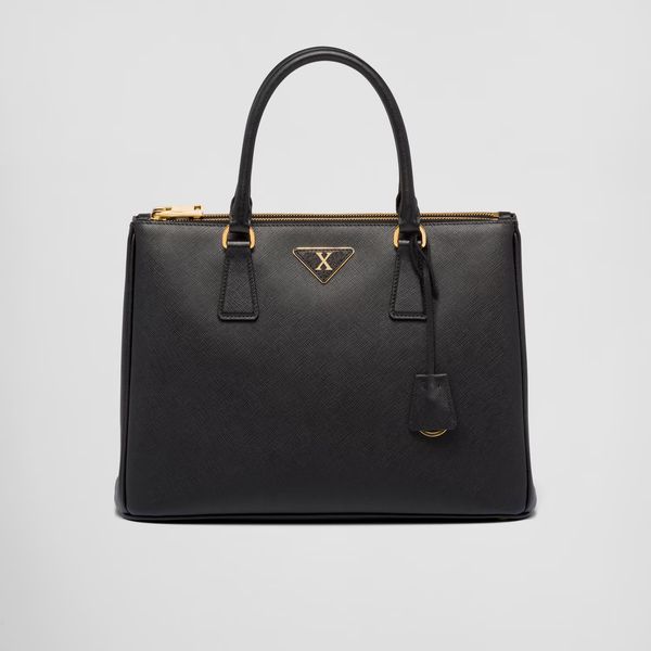 handbag women's fashion bag made of leather material with large capacity gold zipper closure in various colors black
handbag women's fashion bag made of leather material with large capacity gold zipper closure in various colors black