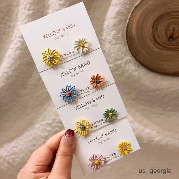 stud daisy flower earrings asymmetrical jewelry cute flower small stud earrings for women new fashion sweet earring, Golden;silver
stud daisy flower earrings asymmetrical jewelry cute flower small stud earrings for women new fashion sweet earring, Golden;silver