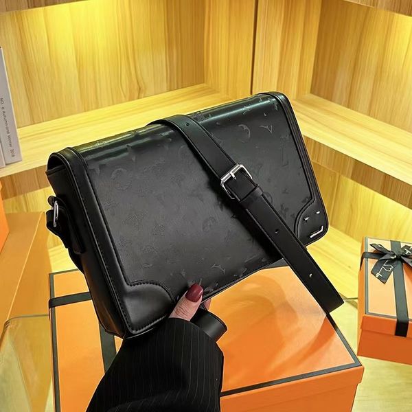 manufacturers direct selling big brand diagonal men's bag 2023 new high appearance level shoulder bag
manufacturers direct selling big brand diagonal men's bag 2023 new high appearance level shoulder bag