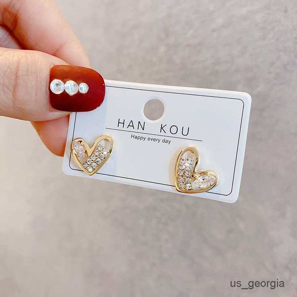 stud gold plated heart stud earrings shiny zircon earrings metal elegant fashion heart jewelry romantic female couple earrings, Golden;silver
stud gold plated heart stud earrings shiny zircon earrings metal elegant fashion heart jewelry romantic female couple earrings, Golden;silver