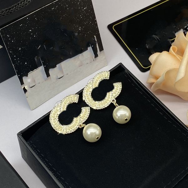c letter earring luxury designer stud earing ccity fashion women jewelry metal pearl gold earrings cjeweler woman gift orecchini eq3, Golden;silver
c letter earring luxury designer stud earing ccity fashion women jewelry metal pearl gold earrings cjeweler woman gift orecchini eq3, Golden;silver