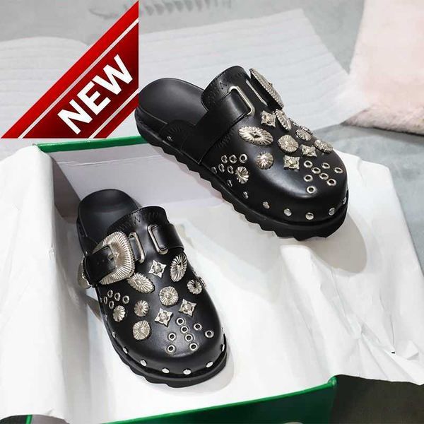 boots 2022 summer women shoes punk metal rivet charms black pu mules slip on outdoor platform modern slippers casual for female 221215
boots 2022 summer women shoes punk metal rivet charms black pu mules slip on outdoor platform modern slippers casual for female 221215