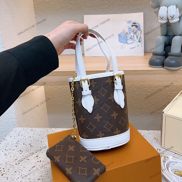 23ss women mni totes bucket bags gold metal hardware designer luxury genuine leather shoulder bag crossbody bag travel handbags 2in1 purse p
23ss women mni totes bucket bags gold metal hardware designer luxury genuine leather shoulder bag crossbody bag travel handbags 2in1 purse p
