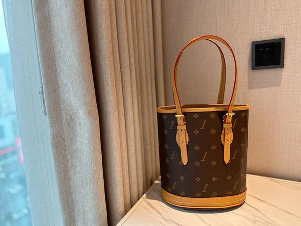 womens retro wandering bag wallet and handbag artificial leather designer handbag large shoulder bag suitable for travel street pgraphy dail
womens retro wandering bag wallet and handbag artificial leather designer handbag large shoulder bag suitable for travel street pgraphy dail