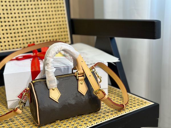 luxury designer handbag purse women shoulder bag with box embossed flower leather clutch crossbody messenger bags chain coin pillow cross bo
luxury designer handbag purse women shoulder bag with box embossed flower leather clutch crossbody messenger bags chain coin pillow cross bo