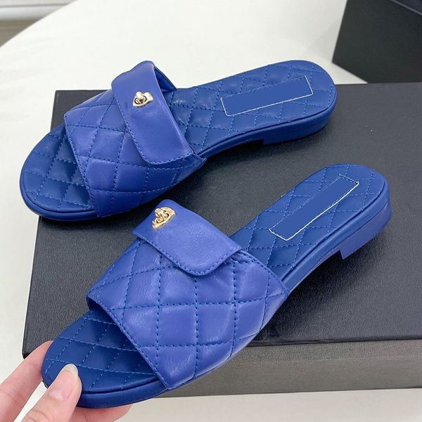 23ss sheepskin womens flap slip on slippers designer quilted texture ladies hardware matelasse low heels sandals luxurys pink blue flip flop, Black
23ss sheepskin womens flap slip on slippers designer quilted texture ladies hardware matelasse low heels sandals luxurys pink blue flip flop, Black