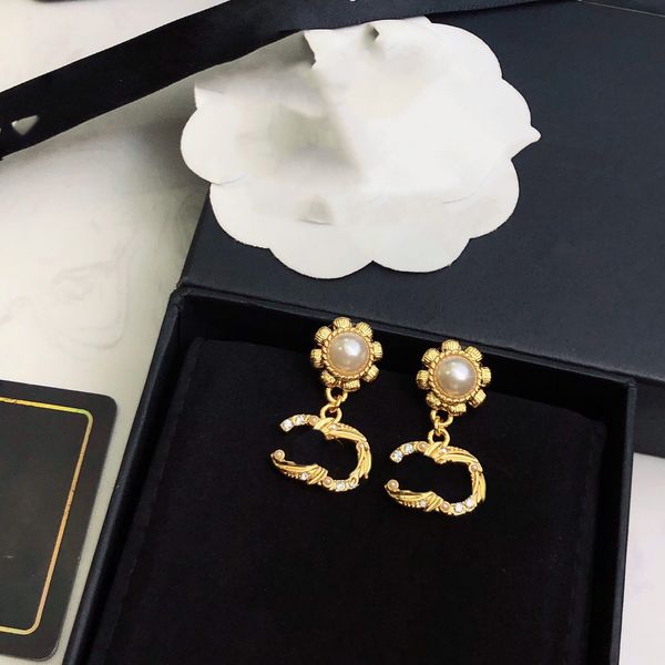 classic c earing designer jewelry for lady women ccity stud holiday party earring woman wedding engagement fashion gold earrings high-qualit, Golden;silver
classic c earing designer jewelry for lady women ccity stud holiday party earring woman wedding engagement fashion gold earrings high-qualit, Golden;silver