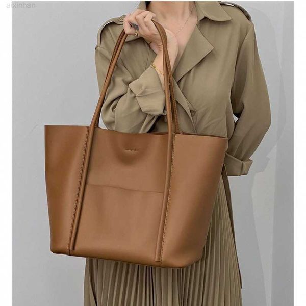 capacity tote cowhide 2022 new soft leather commuter feel one shoulder large bag women
capacity tote cowhide 2022 new soft leather commuter feel one shoulder large bag women