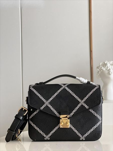 5a luxurys designer women shoulder bags messenger purses handbag wallet woman classic fashion many style and a golden buckle crossbody bag
5a luxurys designer women shoulder bags messenger purses handbag wallet woman classic fashion many style and a golden buckle crossbody bag