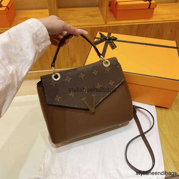 twist denim bag leather designer women v lock flap chain handbags woman crossbody bag lady pochette tote luxurys black handbag fashion totes
twist denim bag leather designer women v lock flap chain handbags woman crossbody bag lady pochette tote luxurys black handbag fashion totes