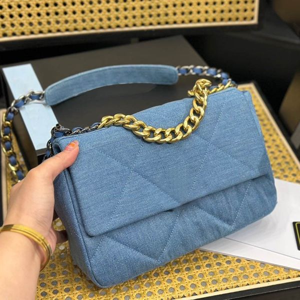 sky blue metal portable women shoulder bag turling checked gold silver hardware outdoor shopping luxury designer crossbody bag large capacit
sky blue metal portable women shoulder bag turling checked gold silver hardware outdoor shopping luxury designer crossbody bag large capacit