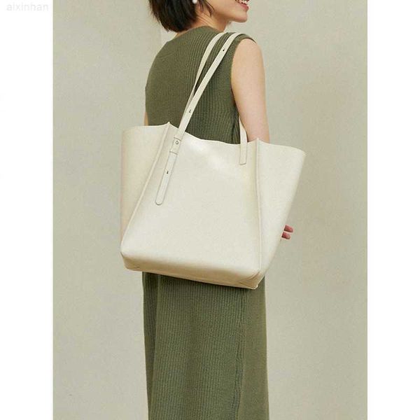 commuter tote minimalist new trend fashionable large capacity women's portable one shoulder crossbody bag
commuter tote minimalist new trend fashionable large capacity women's portable one shoulder crossbody bag