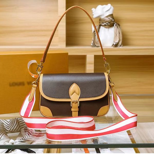 m46049 women designer shoulder bags new diane handbag pink wide jacquard strap cross body bag flower flap canvas genuine leather lady purses
m46049 women designer shoulder bags new diane handbag pink wide jacquard strap cross body bag flower flap canvas genuine leather lady purses