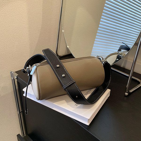 designer bag high quliaty casual cylinder bag female summer new style single shoulder messenger bag korean version underarm bag texture bost
designer bag high quliaty casual cylinder bag female summer new style single shoulder messenger bag korean version underarm bag texture bost