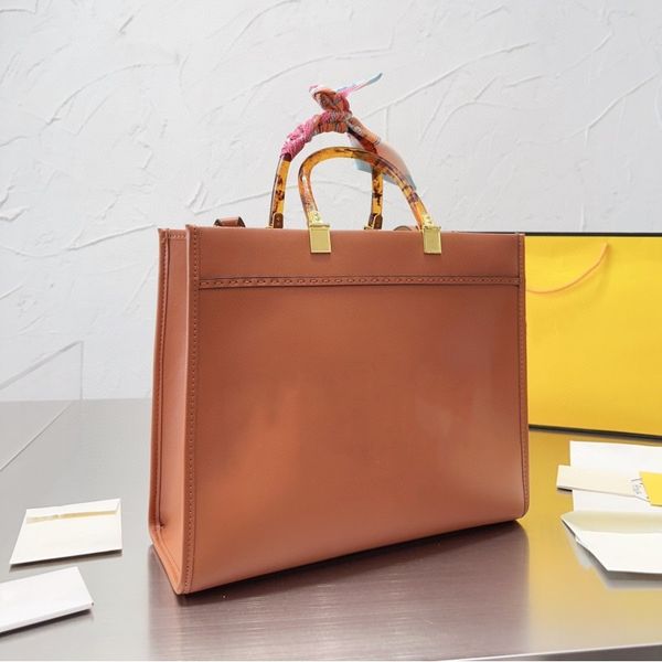 designer handbag women's one shoulder bag luxury bag leather large capacity alphabet tote bag classic gradient logo fashion double hand
designer handbag women's one shoulder bag luxury bag leather large capacity alphabet tote bag classic gradient logo fashion double hand