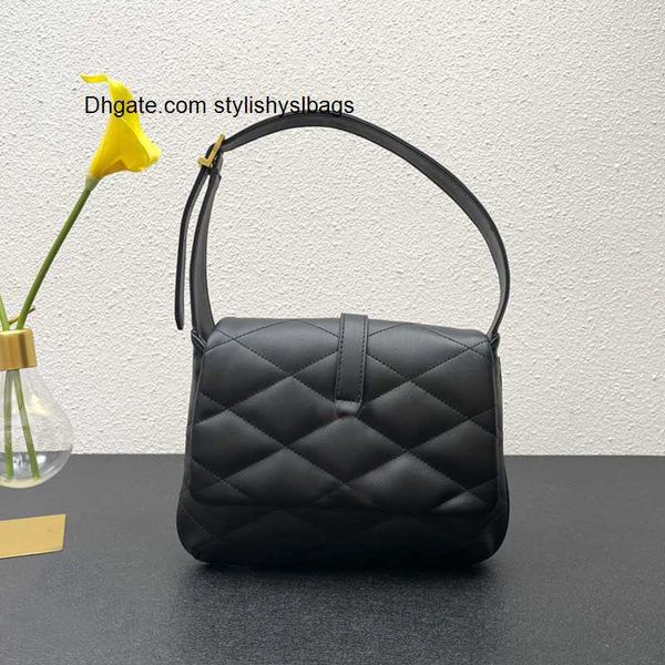 shoulder bags quilted armpit shoulder bag solid color handbags purse fashion letters bronzed metal magnetic buckle closure interior pocket w
shoulder bags quilted armpit shoulder bag solid color handbags purse fashion letters bronzed metal magnetic buckle closure interior pocket w