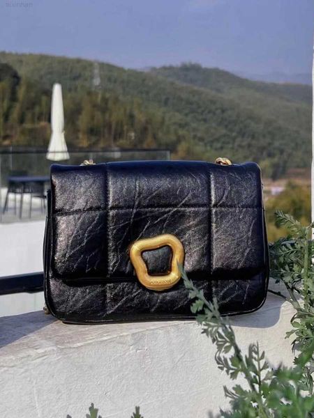 songmont chocolate 2023 new cowhide crossbody tofu women's chain mobile phone one shoulder small square bag
songmont chocolate 2023 new cowhide crossbody tofu women's chain mobile phone one shoulder small square bag