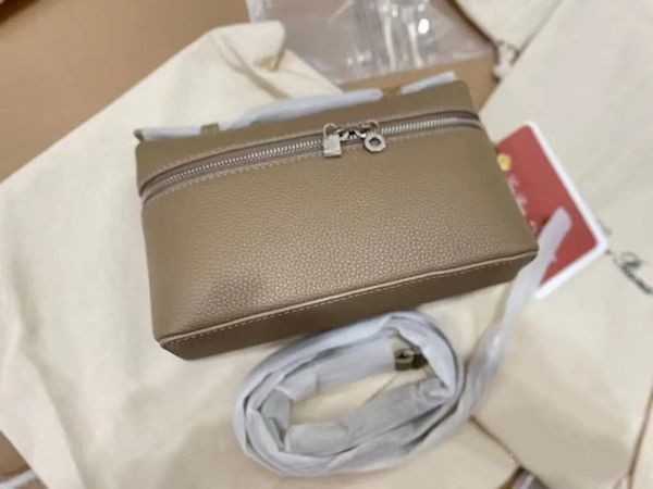 loro extra bag designer luxury lp bag pocket l19 handbags makeup toiletry shoulder bag fashion trunk bucket clutch women beach bags size 19-
loro extra bag designer luxury lp bag pocket l19 handbags makeup toiletry shoulder bag fashion trunk bucket clutch women beach bags size 19-