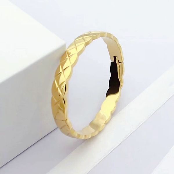 classic plaid bracelet 18k gold plated bracelet fashion love bracelet women and girls wedding mother's day jewelry women's gift ba, Golden;silver
classic plaid bracelet 18k gold plated bracelet fashion love bracelet women and girls wedding mother's day jewelry women's gift ba, Golden;silver