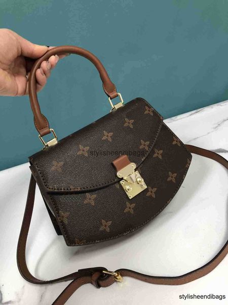 brown handbag womens designer luxurys bag geometric curved fan shape monograms reverse canvas s-lock shoulder tote bags letter handle cross
brown handbag womens designer luxurys bag geometric curved fan shape monograms reverse canvas s-lock shoulder tote bags letter handle cross