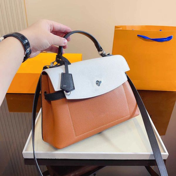 luxury handbag fashion brand shoulder bag designer handbag messenger bag multifunctional letter printing with logo three colors available- w, Black;red
luxury handbag fashion brand shoulder bag designer handbag messenger bag multifunctional letter printing with logo three colors available- w, Black;red