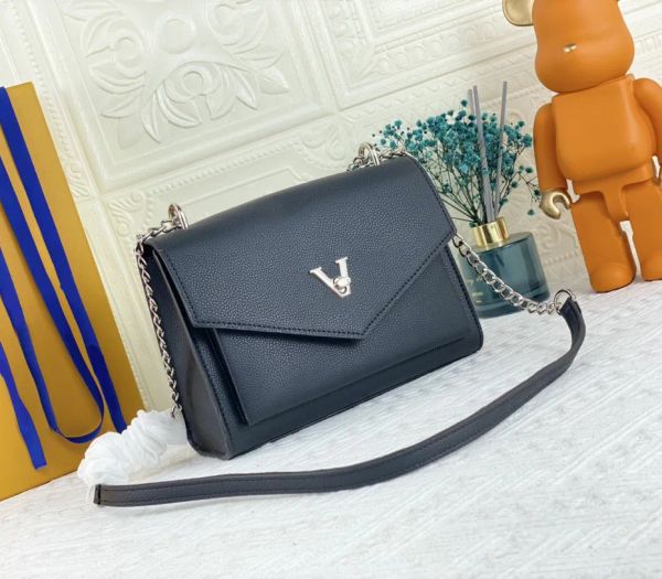 designer shoulder bag luxury women handbags mylockme bb chains crossbody bags quality leather flowers letter ladies fashion metal digram swi
designer shoulder bag luxury women handbags mylockme bb chains crossbody bags quality leather flowers letter ladies fashion metal digram swi