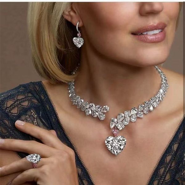 chokers sparkling bridal cubic zirconia big heart pendant open choker necklace for women crystal asymmetric collar 230503, Golden;silver
chokers sparkling bridal cubic zirconia big heart pendant open choker necklace for women crystal asymmetric collar 230503, Golden;silver