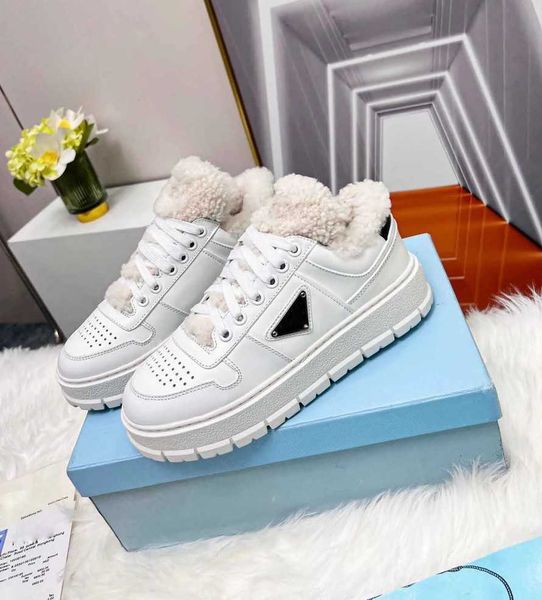 warm luxury soft shearling sneakers shoes women enameled metal triangle white black leather lady comfort lady casual walking eu35-41 with bo
warm luxury soft shearling sneakers shoes women enameled metal triangle white black leather lady comfort lady casual walking eu35-41 with bo
