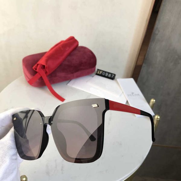 sunglasses women 2021 new sunglasses women fashion super texture tr frame trend polarizer men's box, White;black
sunglasses women 2021 new sunglasses women fashion super texture tr frame trend polarizer men's box, White;black
