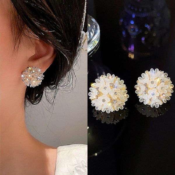 ball-flower stud classic style elegant diamond earrings beautiful earrings women's wedding jewelry gift, Golden;silver
ball-flower stud classic style elegant diamond earrings beautiful earrings women's wedding jewelry gift, Golden;silver