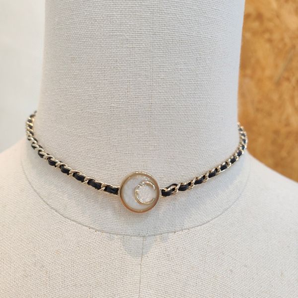 2023 luxury quality pendant necklace round shape with black genuine leahter in two color deisign have box stamp ps7938a, Golden
2023 luxury quality pendant necklace round shape with black genuine leahter in two color deisign have box stamp ps7938a, Golden