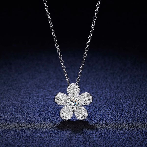 pendant necklaces fine jewelry beautiful four-leaf clover flower pendant link chain silver necklace with shinning moissanite stone diamond
pendant necklaces fine jewelry beautiful four-leaf clover flower pendant link chain silver necklace with shinning moissanite stone diamond