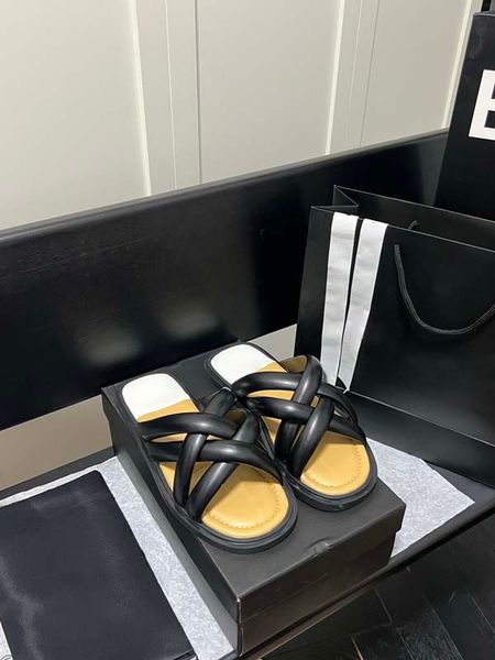 senior designer sandals womens luxurious cross strap slippers various colors fashionable and versatile outdoor cross strap beach slippers, Black
senior designer sandals womens luxurious cross strap slippers various colors fashionable and versatile outdoor cross strap beach slippers, Black