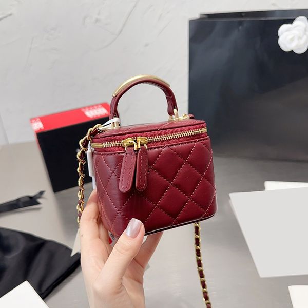 womens metal handle tote makeup vanity box bags with mirror golden hardware matelasse chain crossbody shoulder cosmetic case luxury designer
womens metal handle tote makeup vanity box bags with mirror golden hardware matelasse chain crossbody shoulder cosmetic case luxury designer