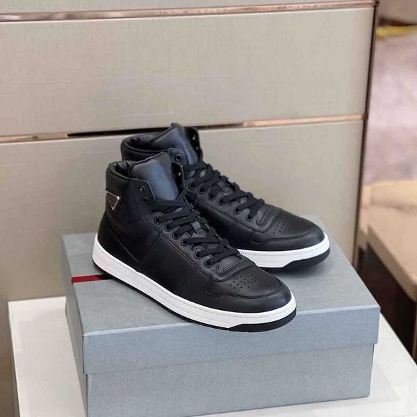 luxury men district runner sports shoes downtown leather sneakers enameled-metal triangle man skateboard walking white black eu38-46
luxury men district runner sports shoes downtown leather sneakers enameled-metal triangle man skateboard walking white black eu38-46
