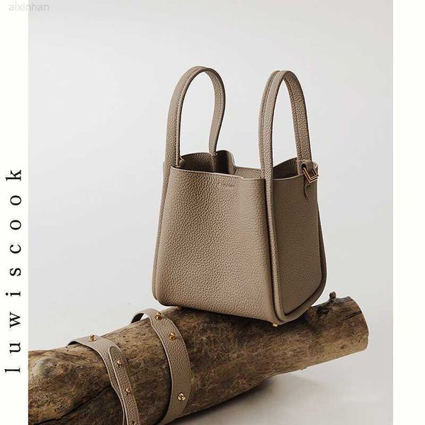 2022 new medium size vegetable basket cowhide large capacity bucket commuter leisure handheld crossbody women's bag
2022 new medium size vegetable basket cowhide large capacity bucket commuter leisure handheld crossbody women's bag