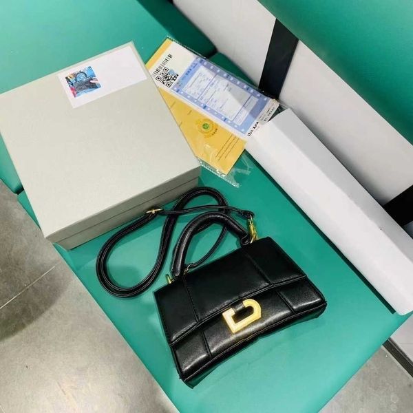 fashion classic hourglass bag designer handbags tote exquisite small hand held wallet fashionable one shoulder crossbody portable women'
fashion classic hourglass bag designer handbags tote exquisite small hand held wallet fashionable one shoulder crossbody portable women'