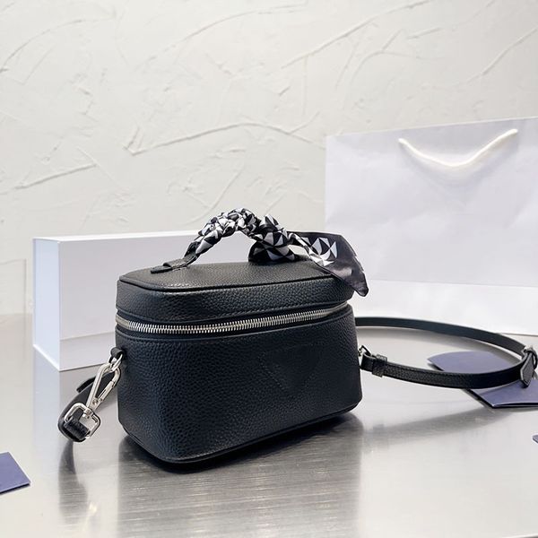 metal totes handle totes cosmetic case bags soft designer lambskin shoulder with mirror vanity women classic quilted hardware chain crossbod
metal totes handle totes cosmetic case bags soft designer lambskin shoulder with mirror vanity women classic quilted hardware chain crossbod