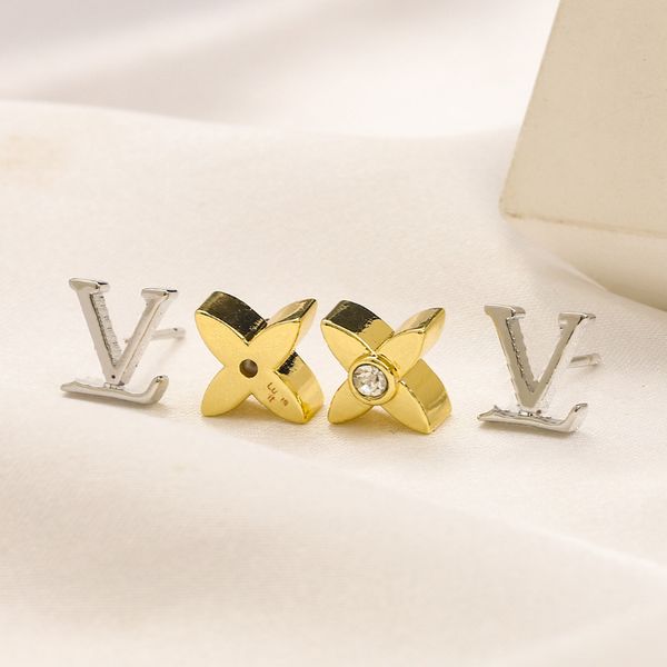 gold clover stud earrings charm 2023 premium love gifts earrings wedding party jewelry design earring for womens jewelry wholesale, Golden;silver
gold clover stud earrings charm 2023 premium love gifts earrings wedding party jewelry design earring for womens jewelry wholesale, Golden;silver
