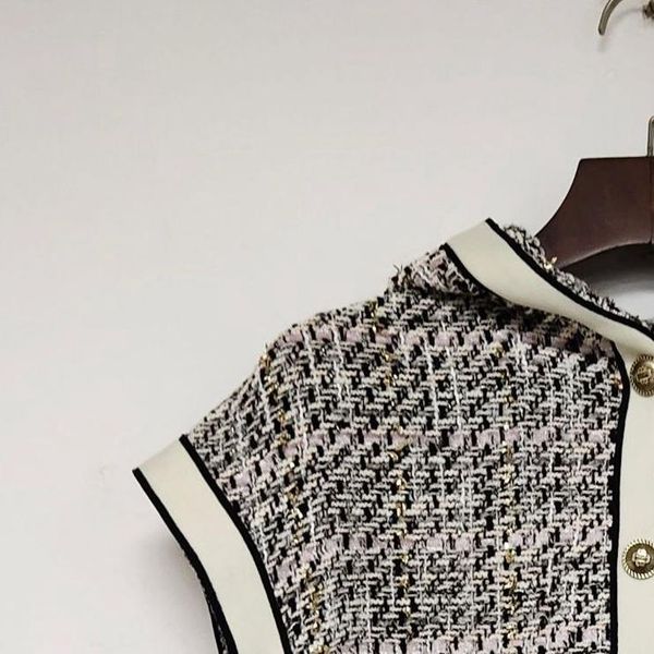 vests 2021 autumn and winter new tweed knitted sleeveless hooded short coat women, Black;white
vests 2021 autumn and winter new tweed knitted sleeveless hooded short coat women, Black;white