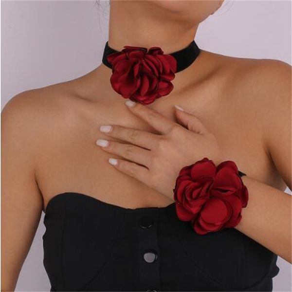 european and american fashion geometric necklace bracelet elegant and romantic style rose flocked fabric necklace bracelet ae734, Golden;silver
european and american fashion geometric necklace bracelet elegant and romantic style rose flocked fabric necklace bracelet ae734, Golden;silver