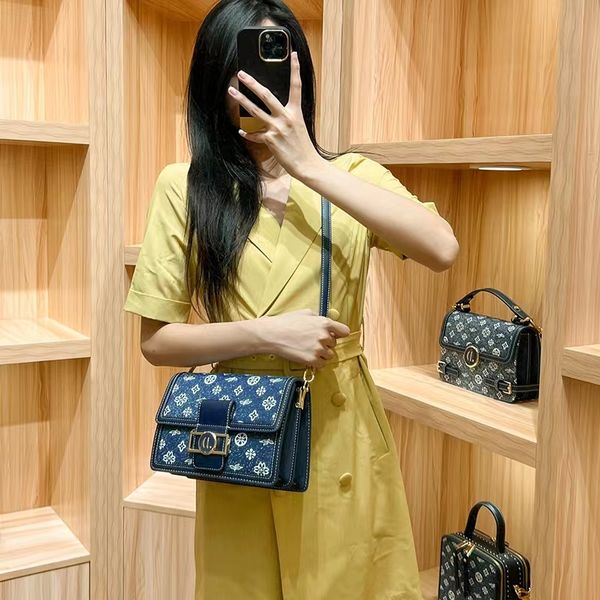 designers women's shoulder bag presbyopia printed one shoulder oblique straddle portable chain bag handbags
designers women's shoulder bag presbyopia printed one shoulder oblique straddle portable chain bag handbags