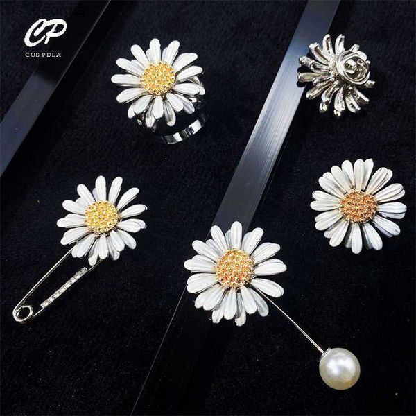 pins brooches individualized daisy temperament clothing small brooch anti-light bending needle silk scarf button women's clothing acces, Gray
pins brooches individualized daisy temperament clothing small brooch anti-light bending needle silk scarf button women's clothing acces, Gray