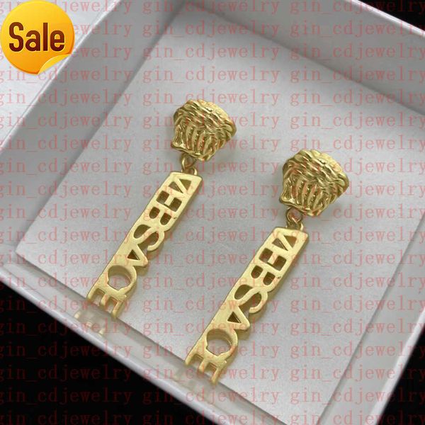 fashion designer earrings v letter banshee medusa head 18k gold plated womens ve222, Golden
fashion designer earrings v letter banshee medusa head 18k gold plated womens ve222, Golden